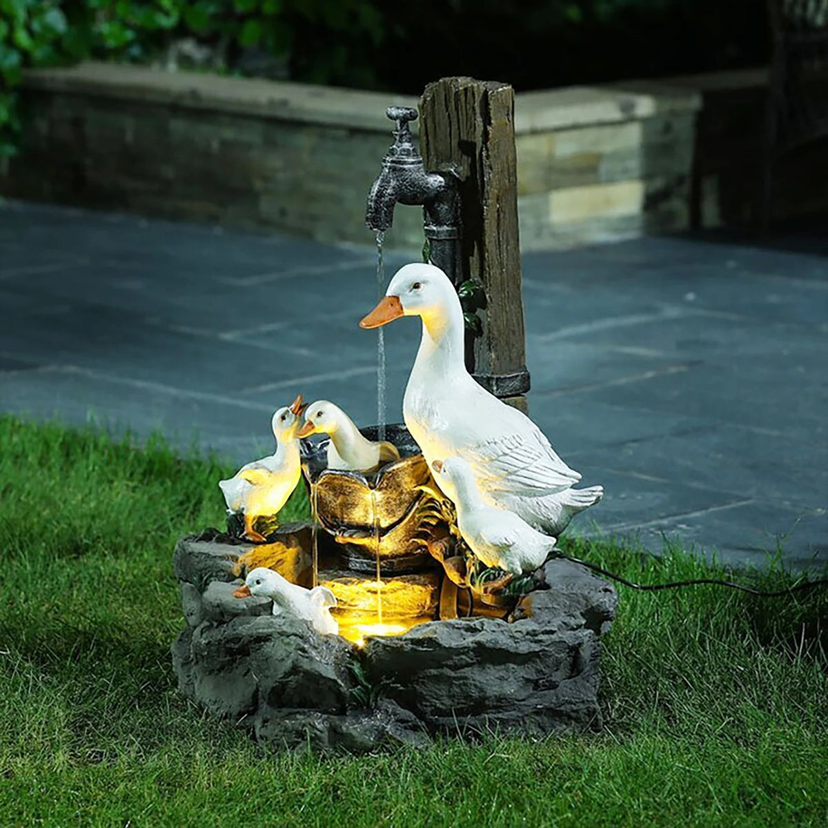 Duck Squirrel Solar Fountain Ornament Garden Duck Family Creative Statue Landscaping Decor for Outdoor Yard Garden Decor